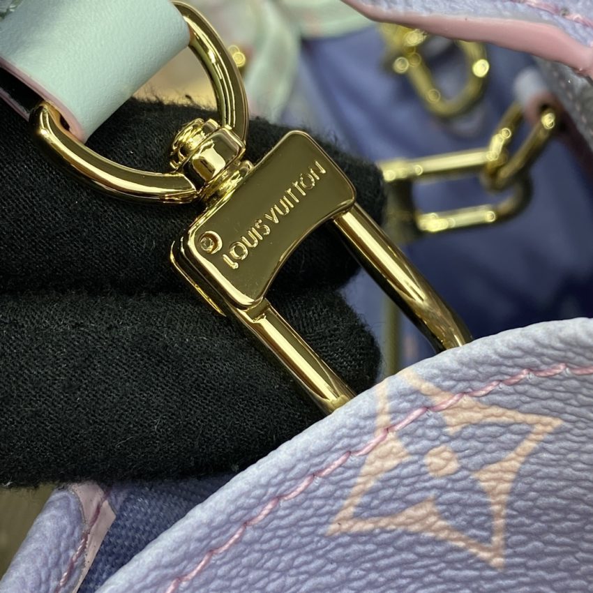 lv onthego purple 7