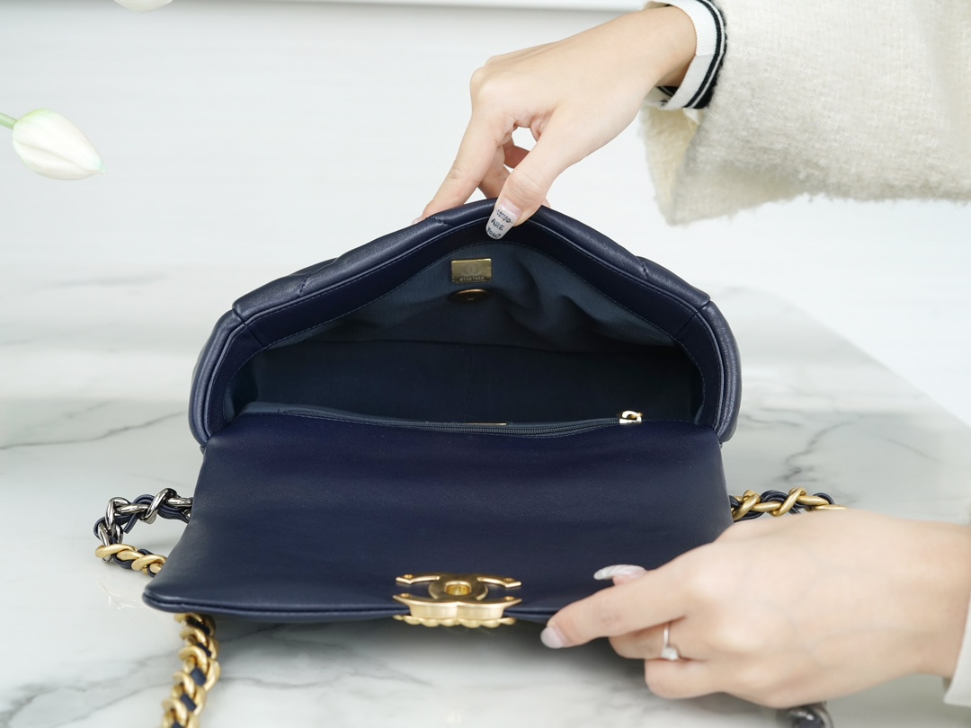 navy-blue1 Chanel 19 Flap Bag Navy - replica chanel 19 detail 4