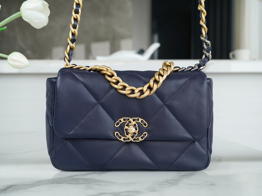 navy-blue2 Chanel 19 Flap Bag Navy - replica chanel 19 detail 5