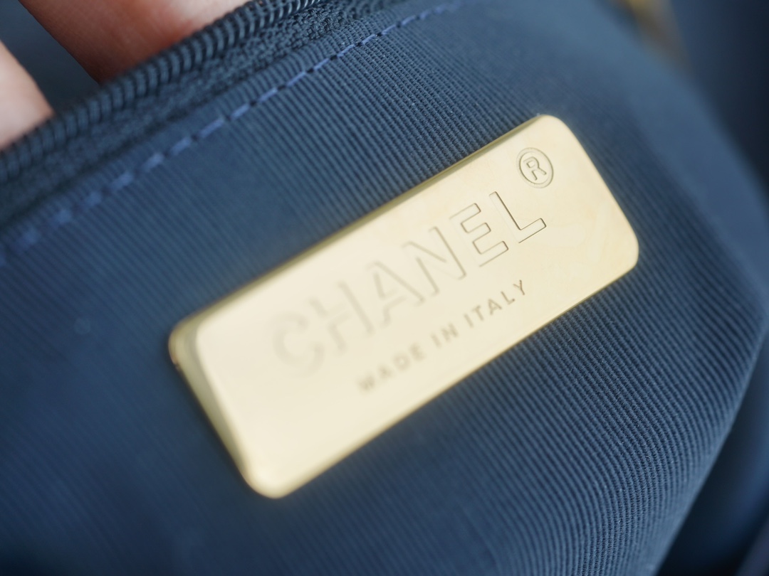 navy-blue9 Chanel 19 Flap Bag Navy - replica chanel 19 detail 12