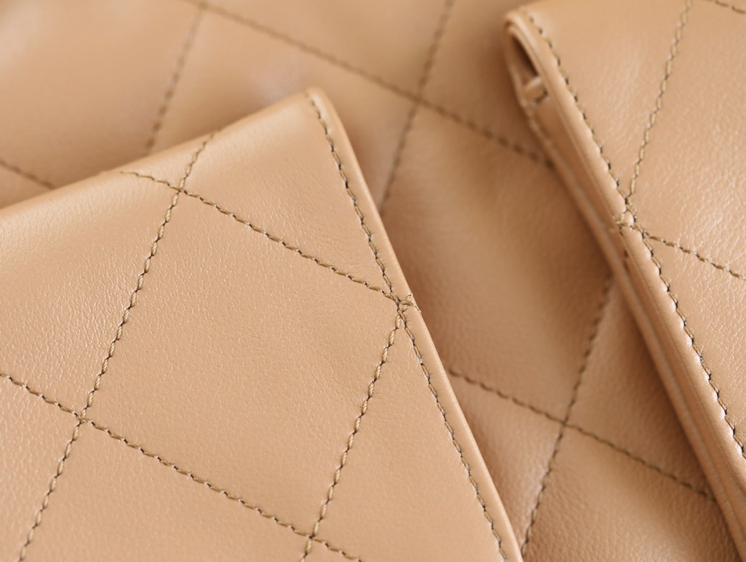 Chanel 24P Messenger Hobo Peach - chanel hobo peach dupe detail 1
