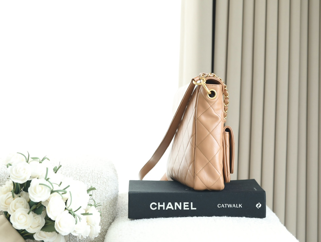 Chanel 24P Messenger Hobo Peach - chanel hobo peach dupe detail 3