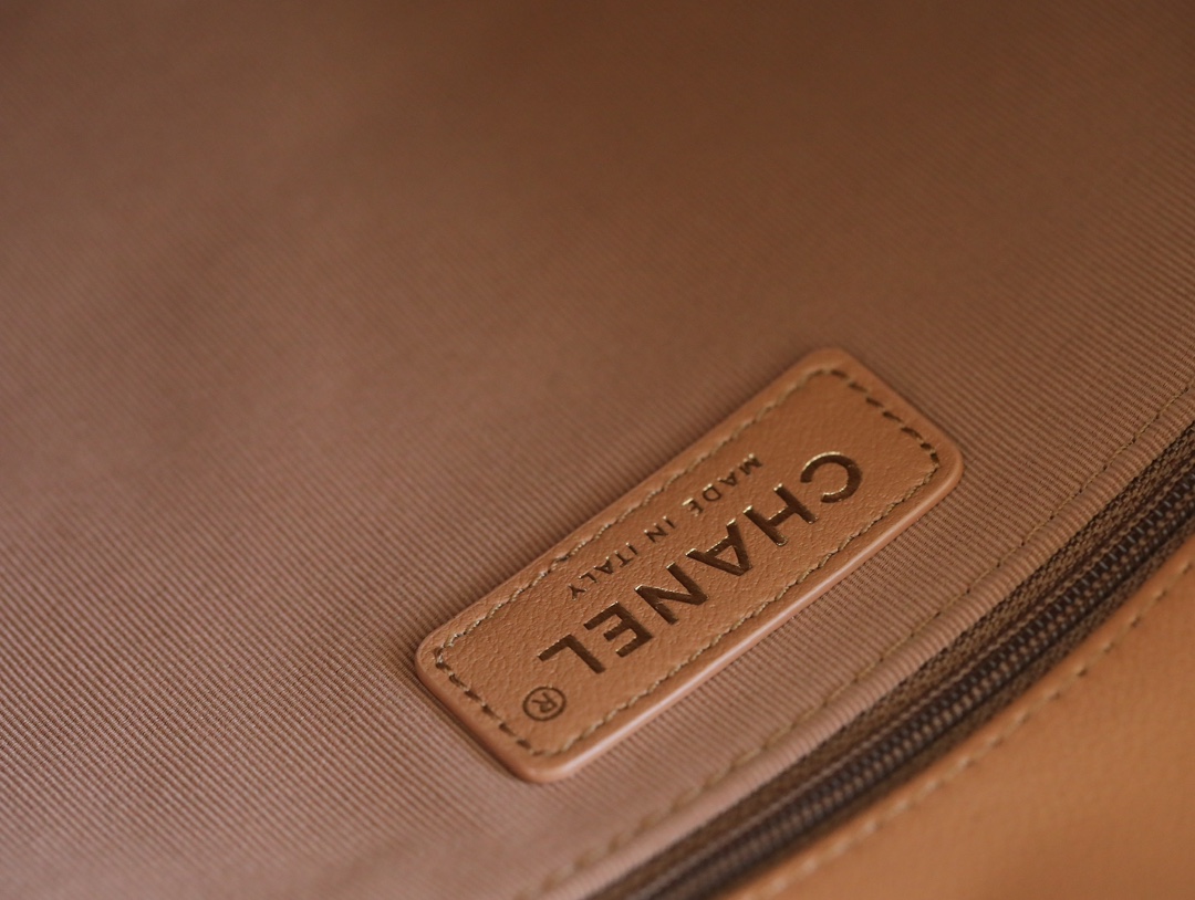Chanel 24P Messenger Hobo Peach - chanel hobo peach dupe detail 4