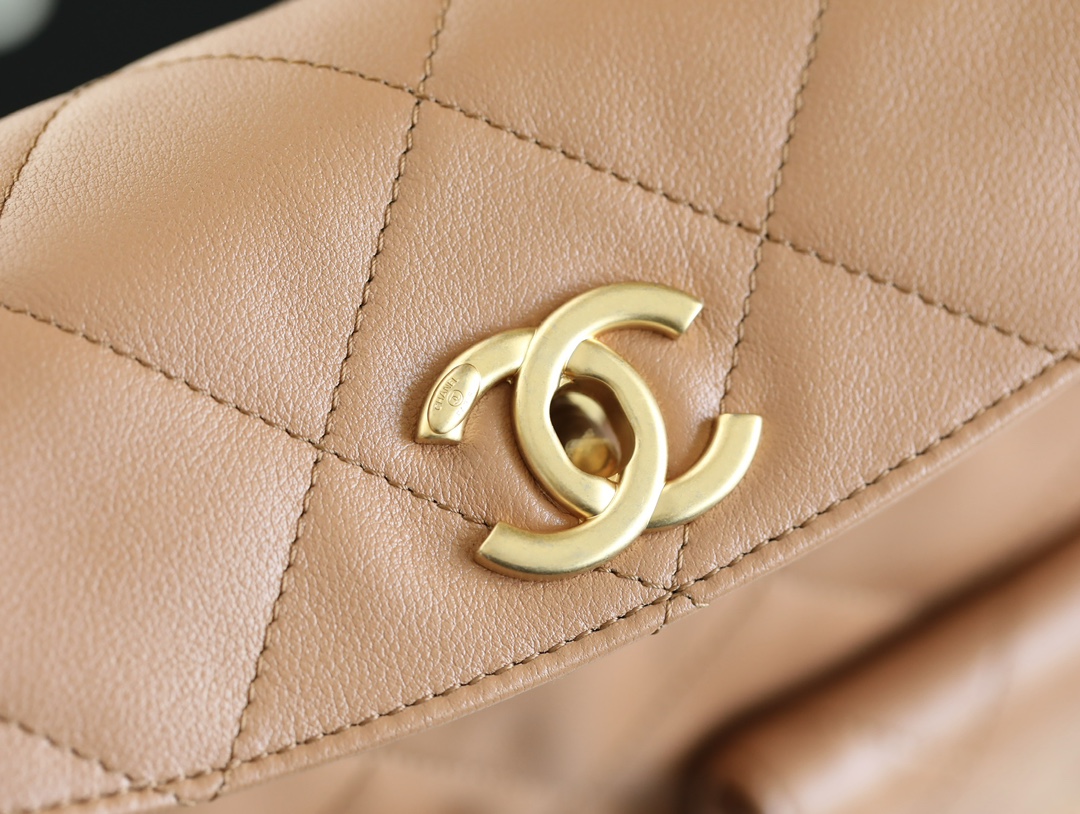 Chanel 24P Messenger Hobo Peach - chanel hobo peach dupe detail 6