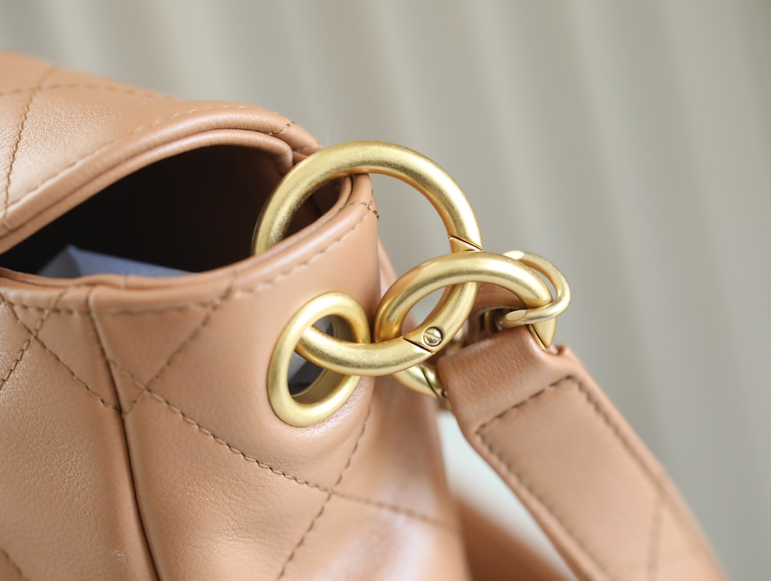 Chanel 24P Messenger Hobo Peach - chanel hobo peach dupe detail 10