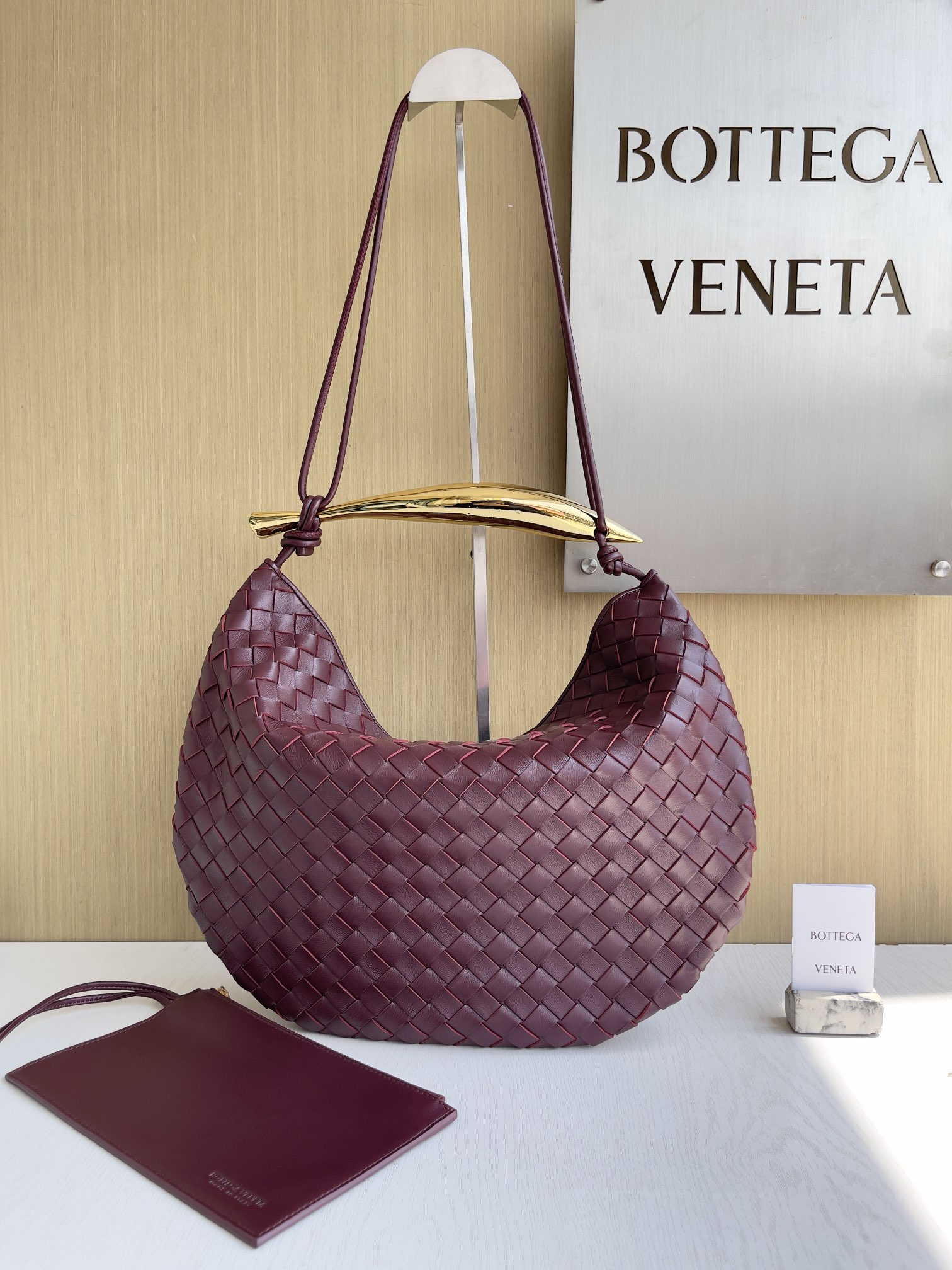 Sardine burgundy 4 Bottega Veneta Sardine Medium Burgundy - View 4 | Intrecciato Detail