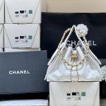Chanel 25 Malá bílá kabelka