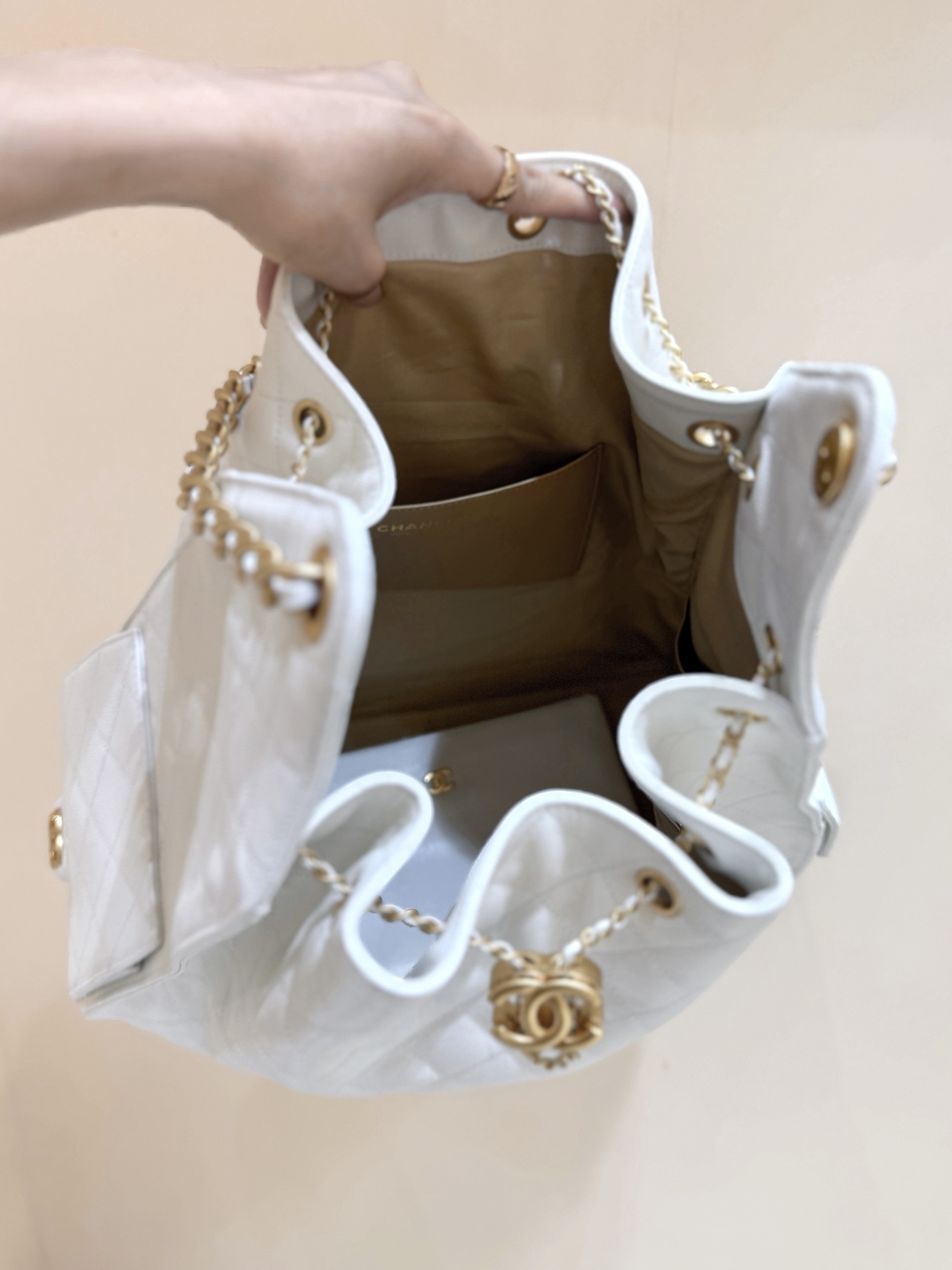 Chanel 25 Medium Bag White - chanel 25 medium white replica detail 1