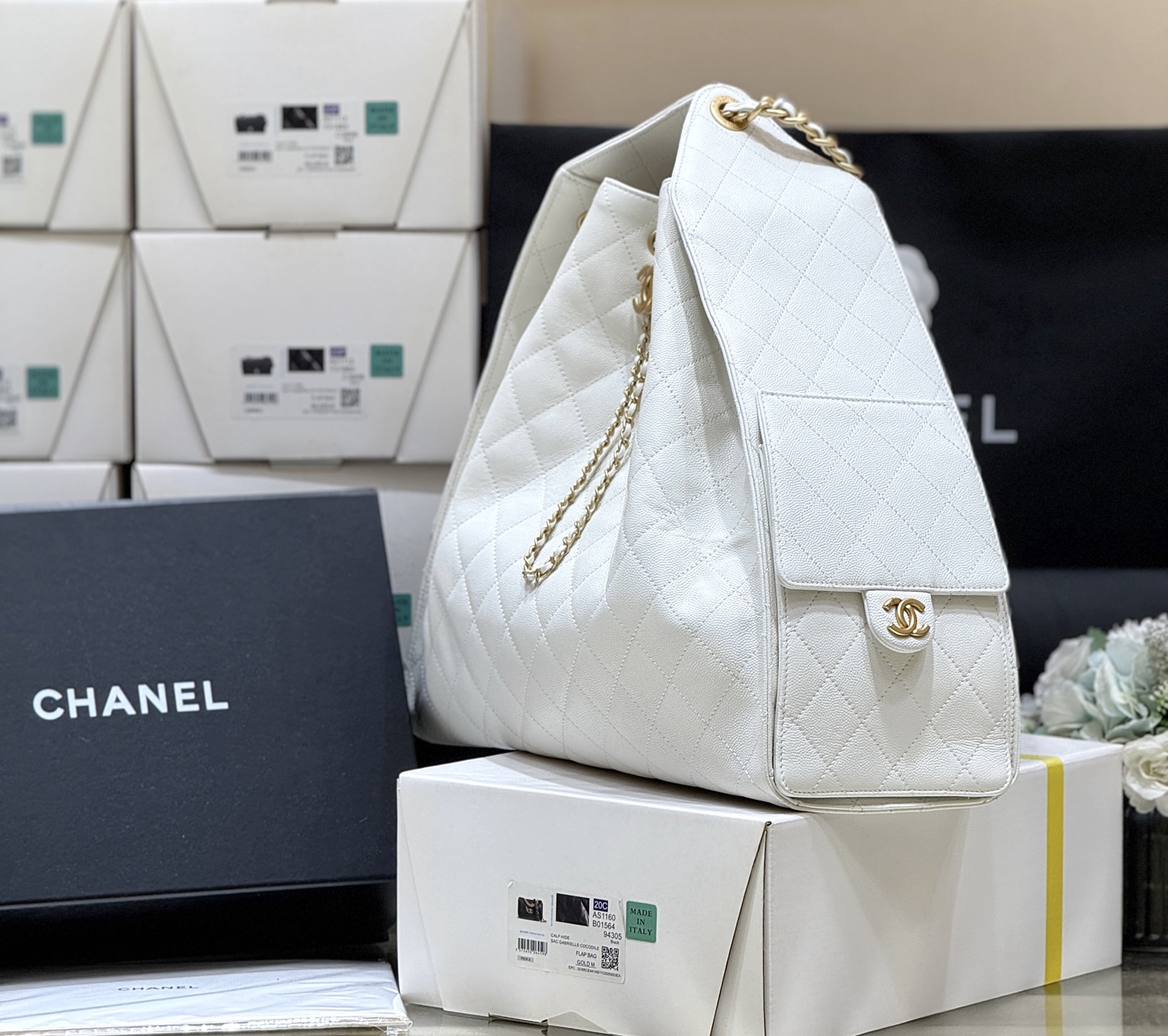 Chanel 25 Medium Bag White - chanel 25 medium white replica detail 3