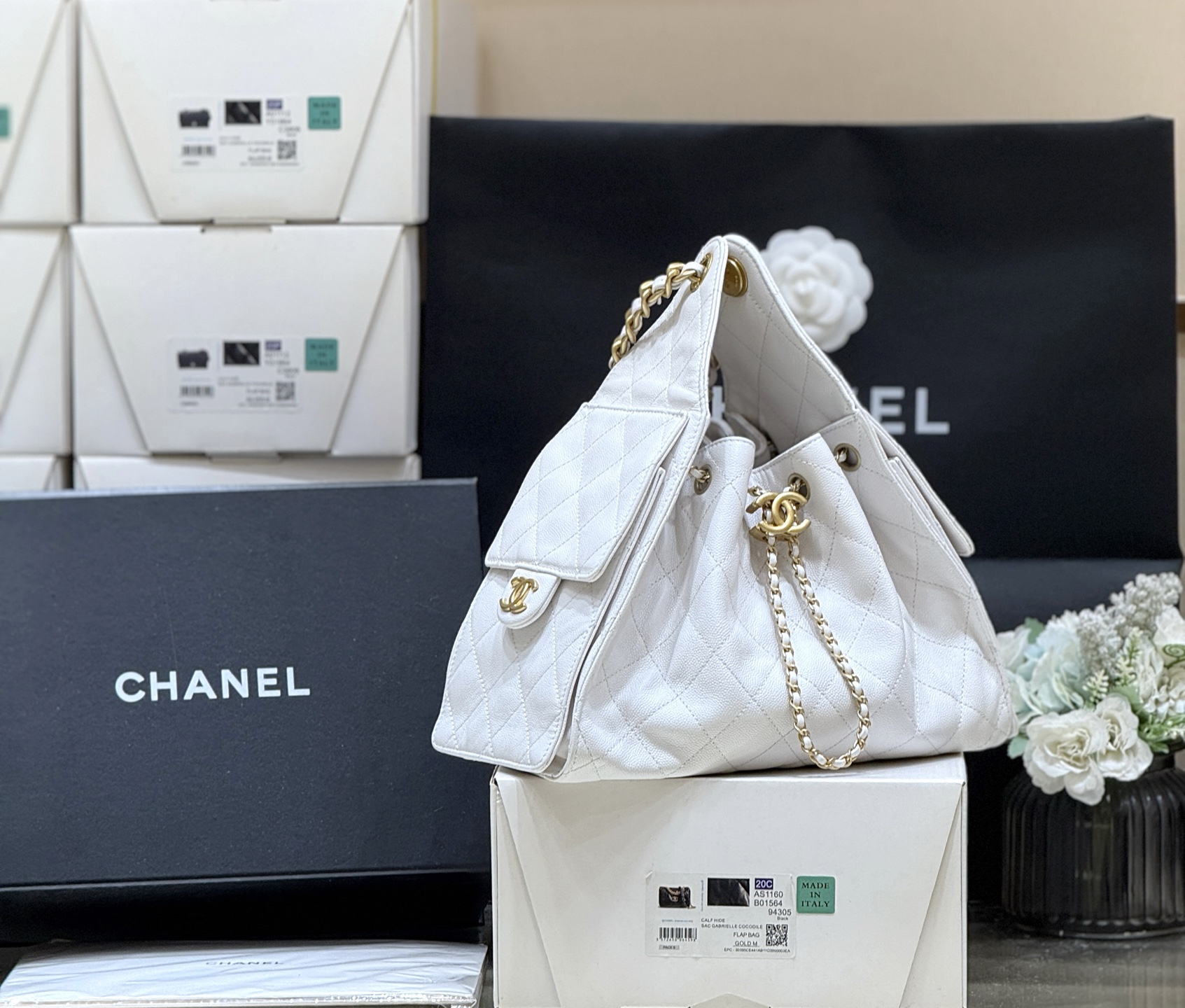 white (4) Chanel 25 Small Bag White - chanel 25 flap dupe detail 4