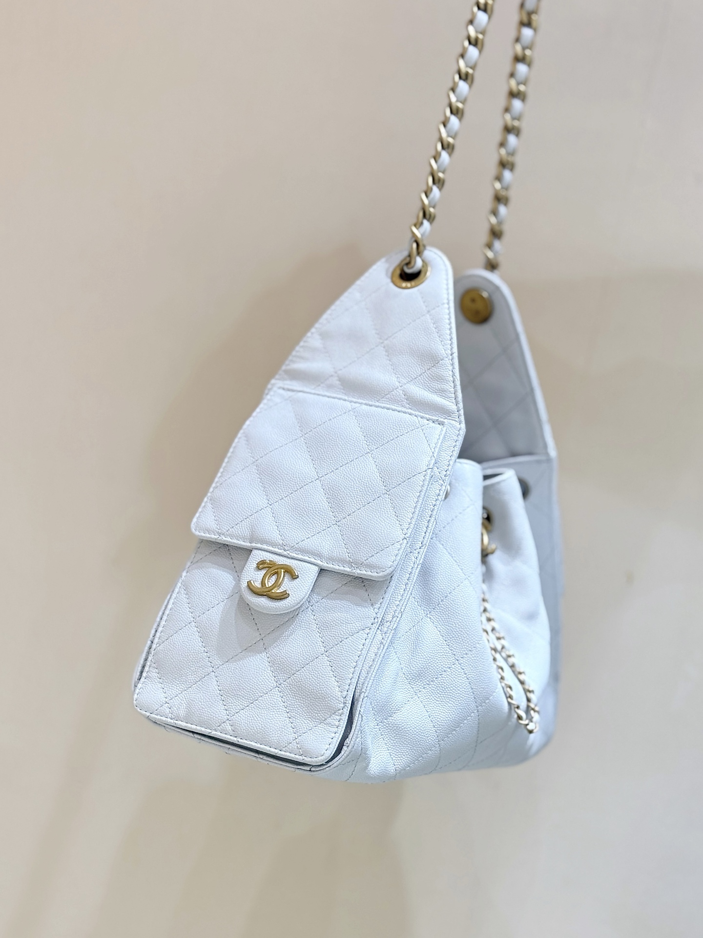 white (5) Chanel 25 Small Bag White - chanel 25 flap dupe detail 5