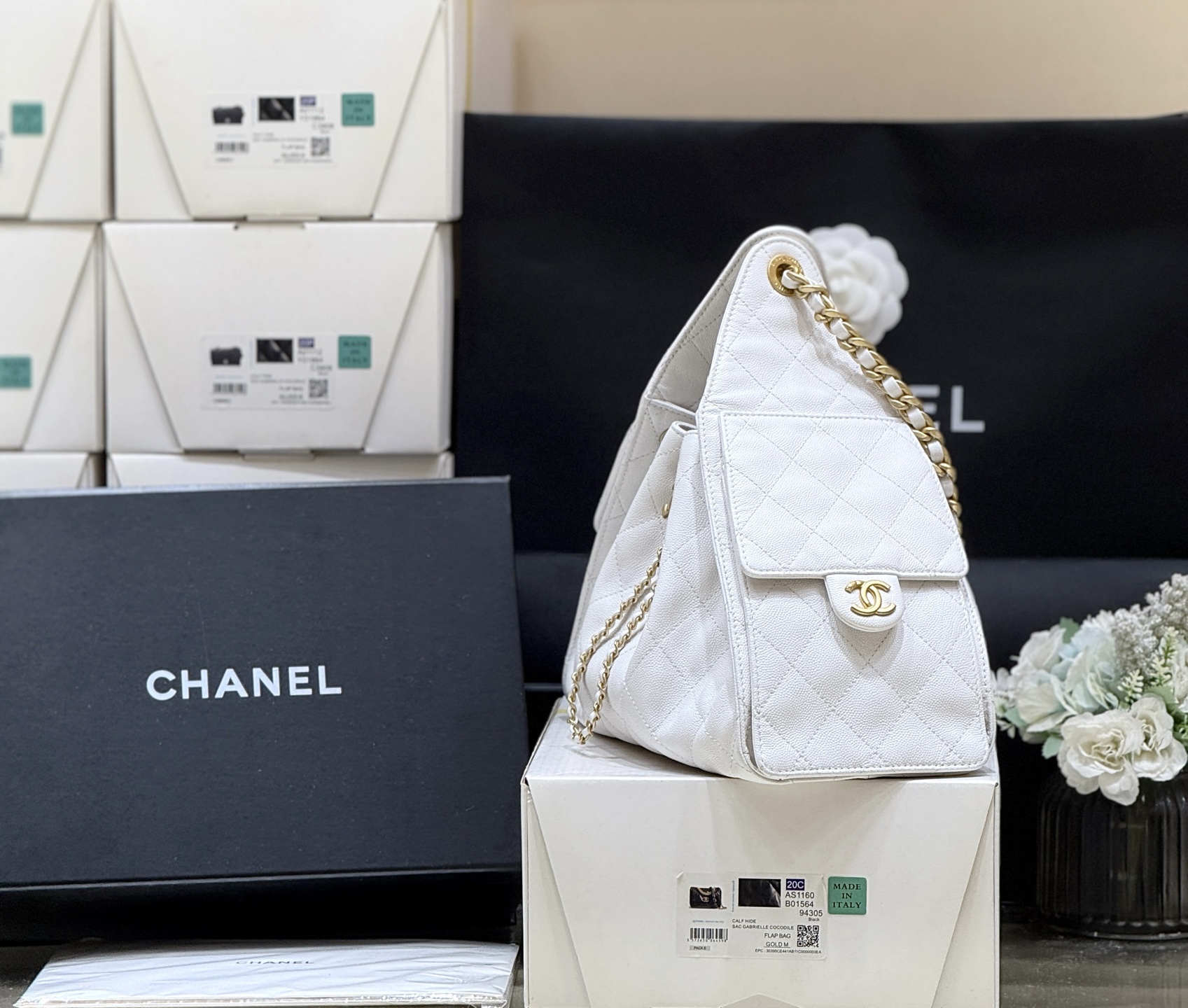 white (8) Chanel 25 Small Bag White - chanel 25 flap dupe detail 8