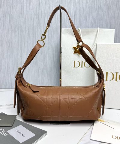 Bolsa Dior Journey em couro de vitelo liso - vista frontal da bolsa transversal