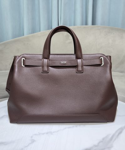 Sac Dior Normandie en cuir de veau lisse - vue de face du sac porté épaule