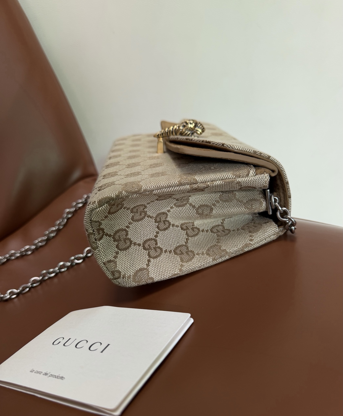 beige-7.jpg Gucci Small Dionysus Replica - Logo Close-up
