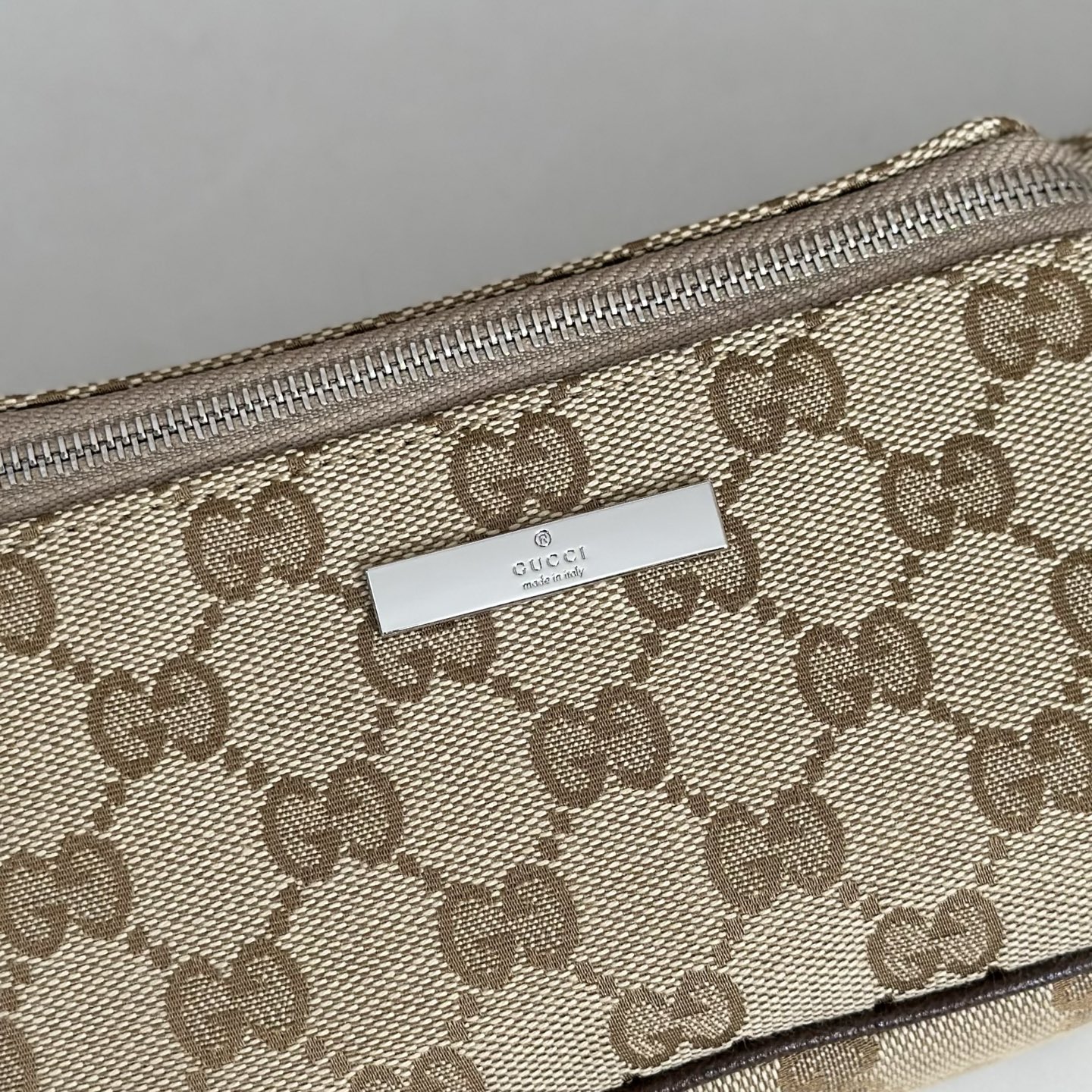beige-canvas-1.jpg Gucci Flatpack Small Belt Bag Replica - Front View