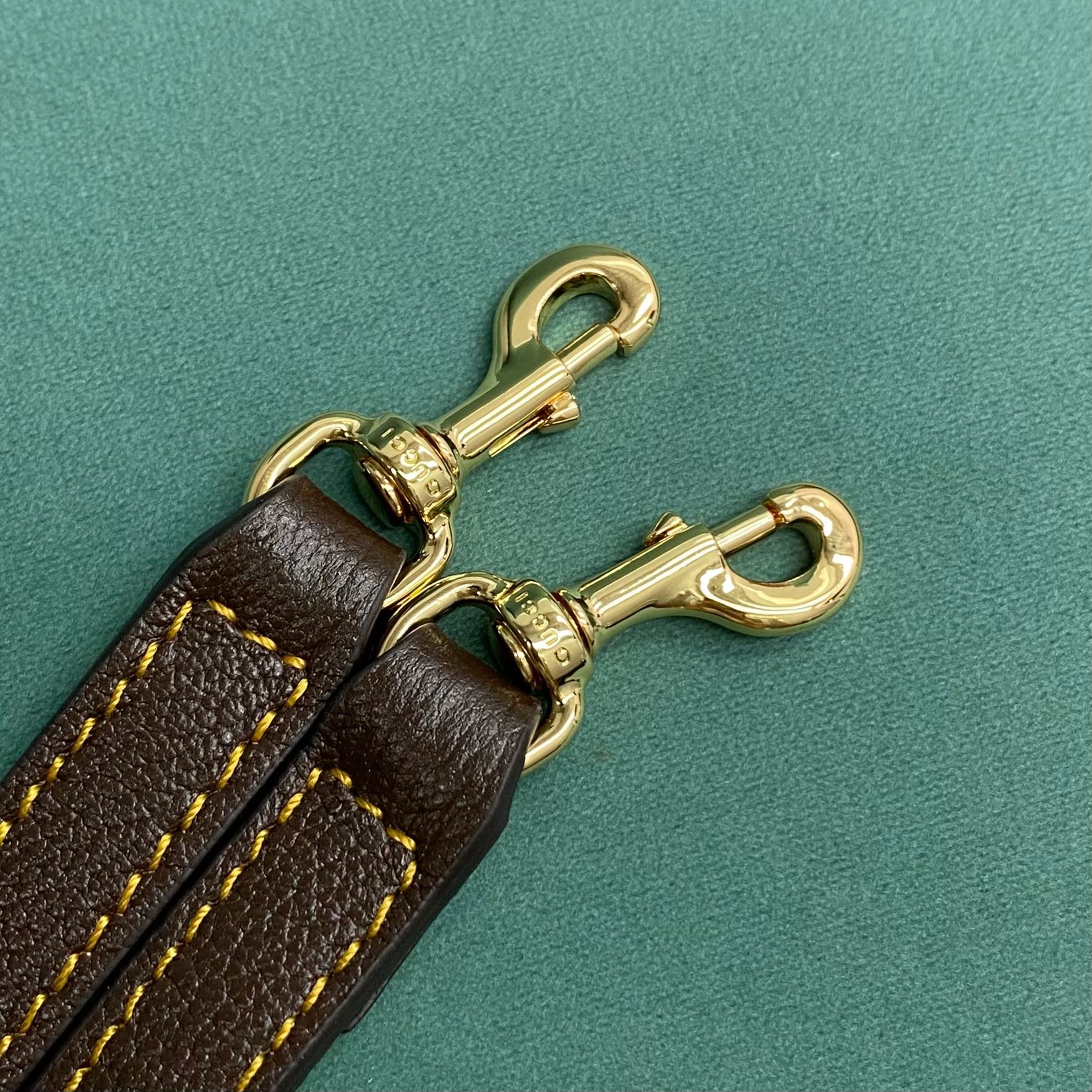beige-canvas-7.jpg Gucci Borsetto Medium Boston Replica - Logo Close-up