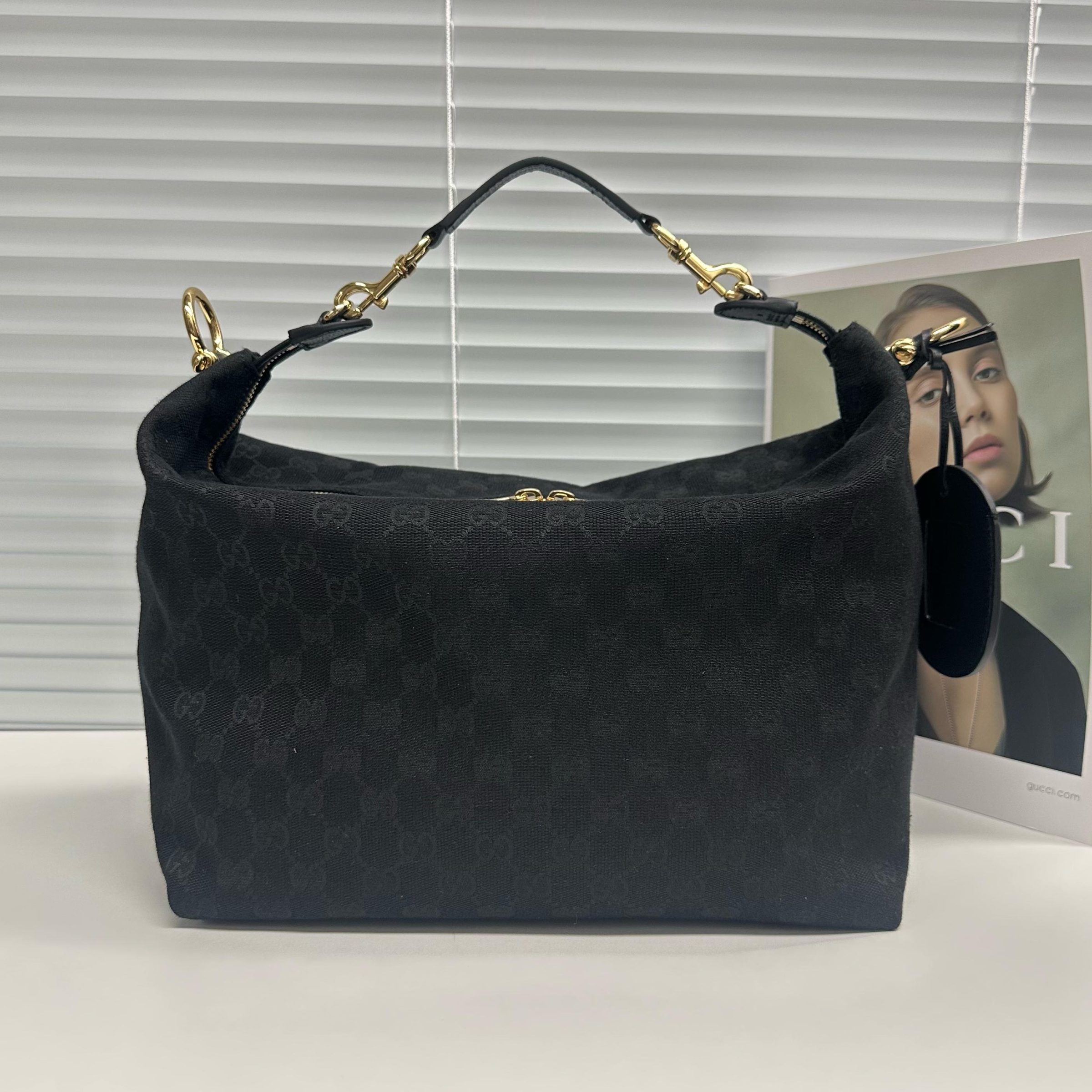 black-canvas-7.jpg Gucci Brera Medium Replica - Logo Close-up