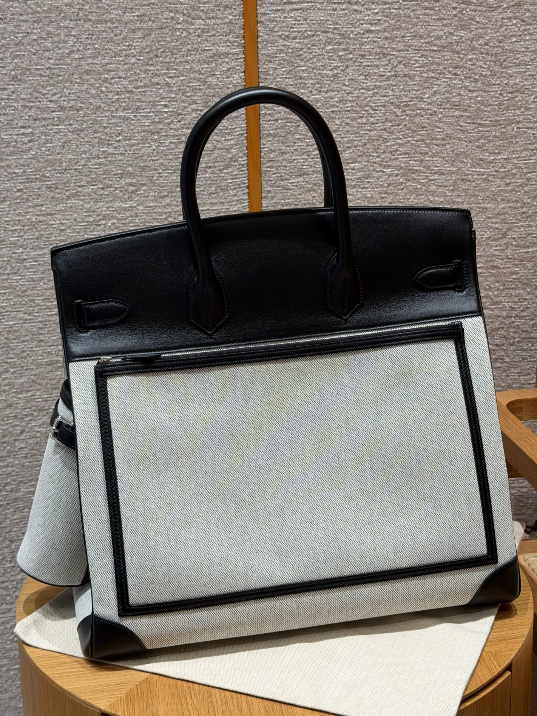 hac40cargo_black-white3 Hermès HAC 40 Cargo replica - side view