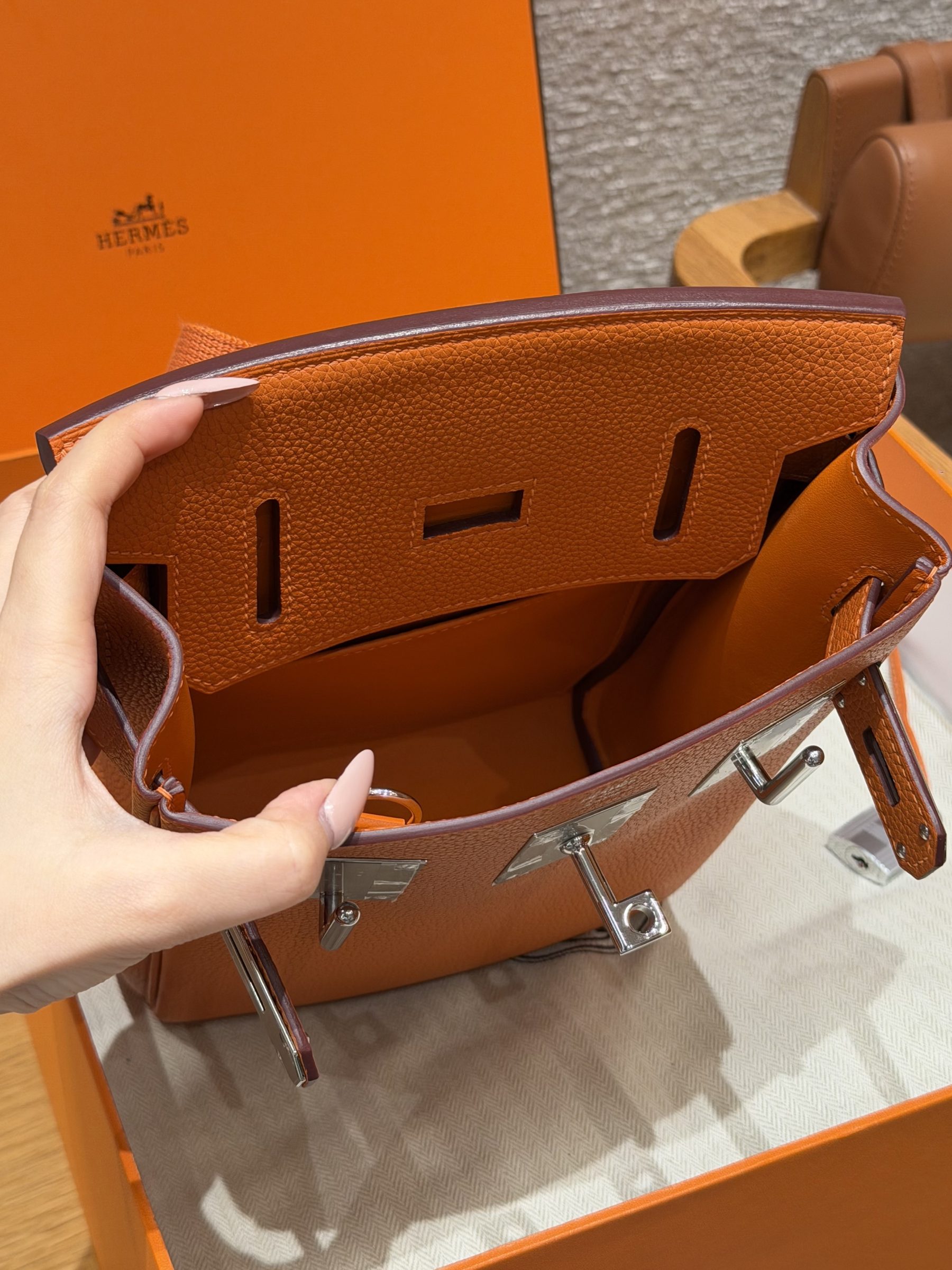 hac_a_dos_orange3 Hermès HAC a Dos replica - turnlock closure