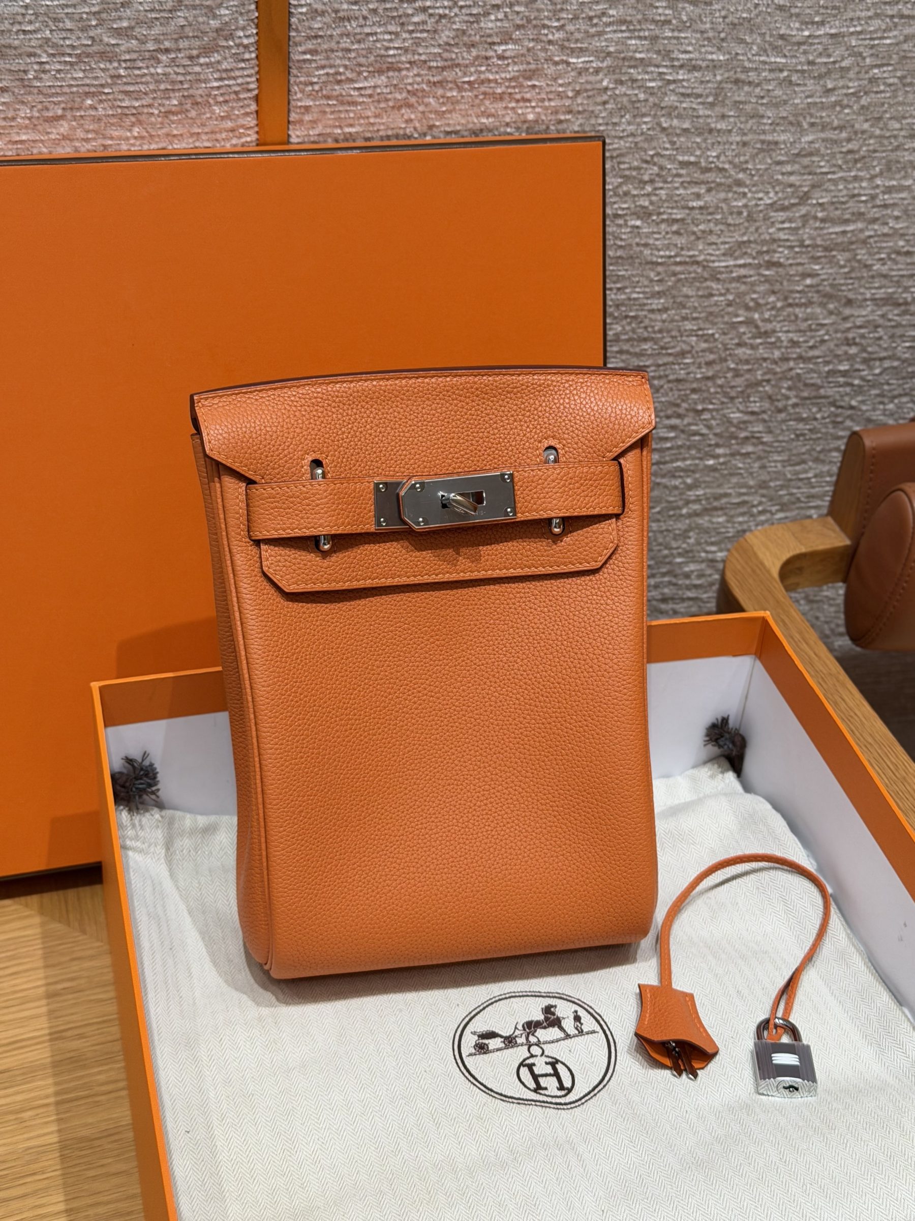 hac_a_dos_orange5 Hermès HAC a Dos replica - interior pocket